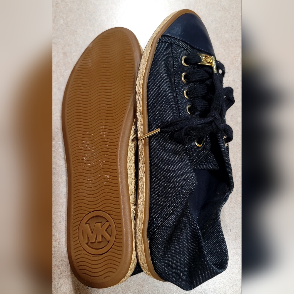 Micheal kors size 8 navy - Picture 2 of 6